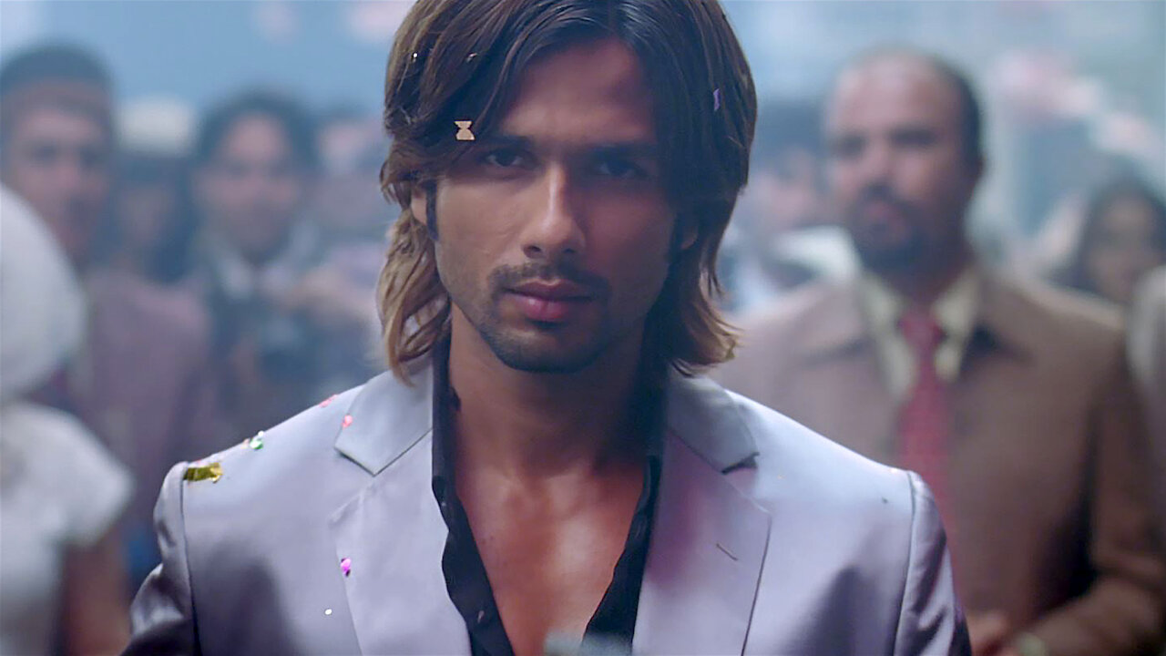 Kaminey (2009)